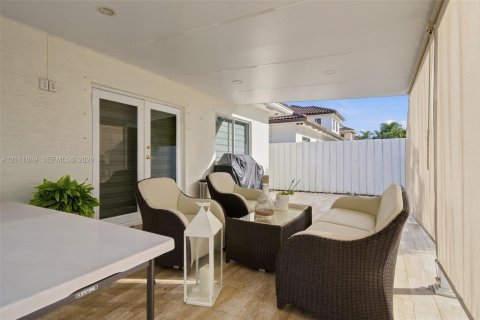House in Miami, Florida 3 bedrooms, 154.96 sq.m. № 2429919 - photo 23