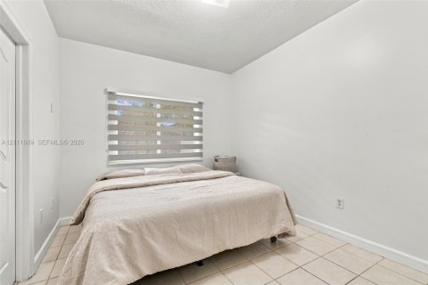 House in Miami, Florida 3 bedrooms, 154.96 sq.m. № 2429919 - photo 18