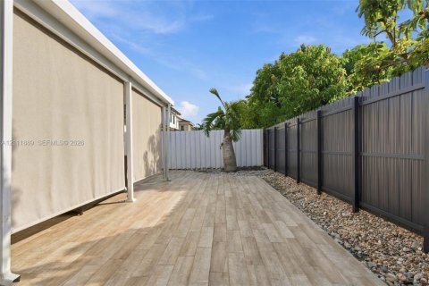 House in Miami, Florida 3 bedrooms, 154.96 sq.m. № 2429919 - photo 24