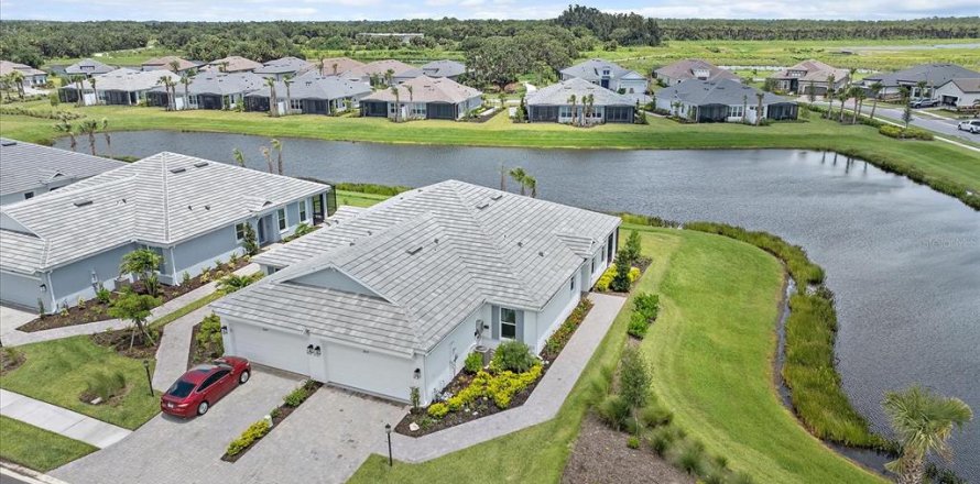 House in Sarasota, Florida 2 bedrooms, 142.14 sq.m. № 1837847