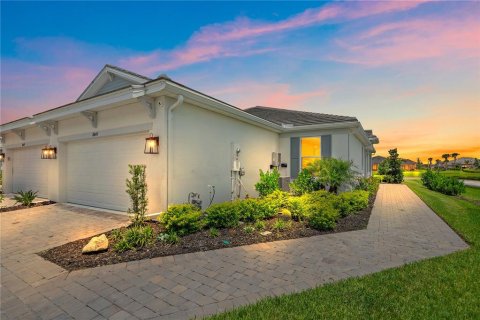 House in Sarasota, Florida 2 bedrooms, 142.14 sq.m. № 1837847 - photo 2