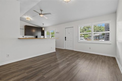 Casa en venta en Saint Petersburg, Florida, 3 dormitorios, 93.65 m2 № 2383362 - foto 8