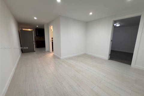 Commercial property in Hollywood, Florida 136.47 sq.m. № 2075001 - photo 5