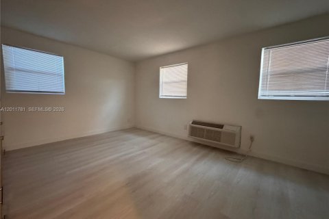 Commercial property in Hollywood, Florida 136.47 sq.m. № 2075001 - photo 19