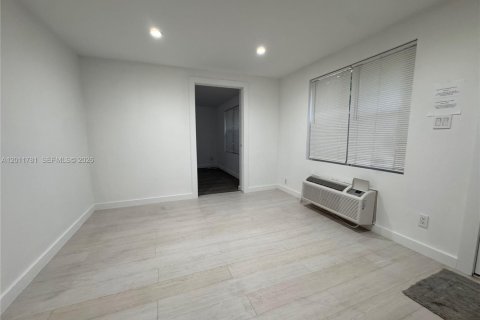 Commercial property in Hollywood, Florida 136.47 sq.m. № 2075001 - photo 7