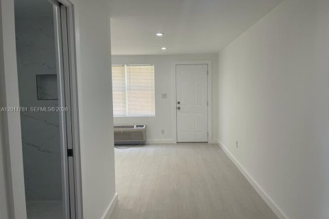 Commercial property in Hollywood, Florida 136.47 sq.m. № 2075001 - photo 13