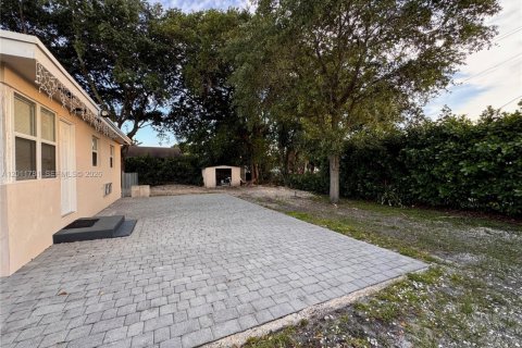 Commercial property in Hollywood, Florida 136.47 sq.m. № 2075001 - photo 24