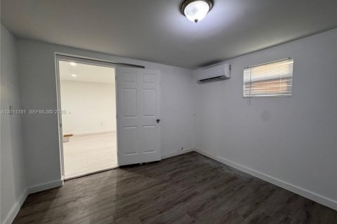 Commercial property in Hollywood, Florida 136.47 sq.m. № 2075001 - photo 10