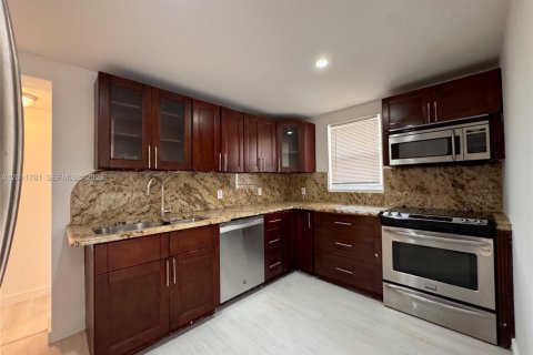 Commercial property in Hollywood, Florida 136.47 sq.m. № 2075001 - photo 14