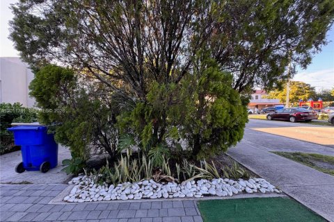 Commercial property in Hollywood, Florida 136.47 sq.m. № 2075001 - photo 30
