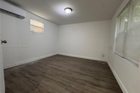 Commercial property in Hollywood, Florida 136.47 sq.m. № 2075001 - photo 9