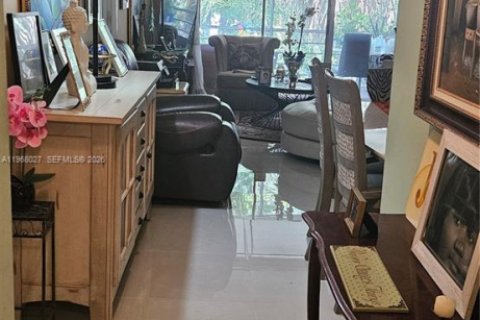 Condominio en venta en Lauderdale Lakes, Florida, 2 dormitorios, 89.19 m2 № 2029220 - foto 3