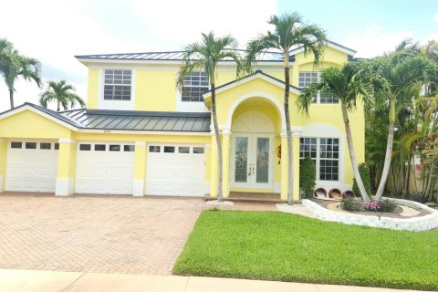 House in Wellington, Florida 5 bedrooms, 258.64 sq.m. № 2086807