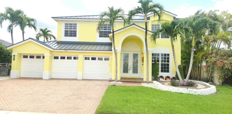 House in Wellington, Florida 5 bedrooms, 258.64 sq.m. № 2086807