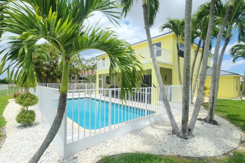 House in Wellington, Florida 5 bedrooms, 258.64 sq.m. № 2086807 - photo 4