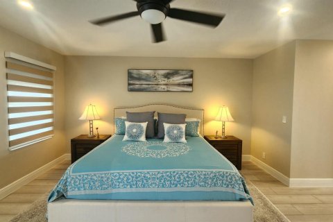 House in Wellington, Florida 5 bedrooms, 258.64 sq.m. № 2086807 - photo 30