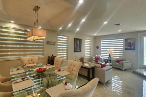 House in Wellington, Florida 5 bedrooms, 258.64 sq.m. № 2086807 - photo 27