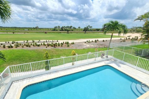 House in Wellington, Florida 5 bedrooms, 258.64 sq.m. № 2086807 - photo 2