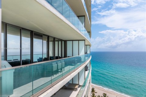 Condominio en venta en Sunny Isles Beach, Florida, 3 dormitorios, 210.98 m2 № 1766685 - foto 1