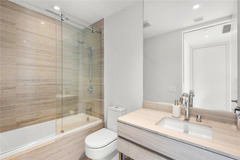 Condominio en venta en Sunny Isles Beach, Florida, 3 dormitorios, 210.98 m2 № 1766685 - foto 18