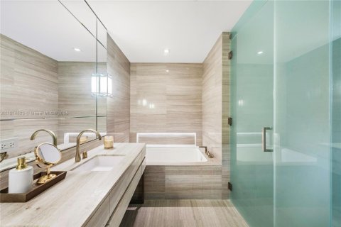 Condominio en venta en Sunny Isles Beach, Florida, 3 dormitorios, 210.98 m2 № 1766685 - foto 13