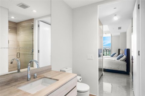 Condominio en venta en Sunny Isles Beach, Florida, 3 dormitorios, 210.98 m2 № 1766685 - foto 17