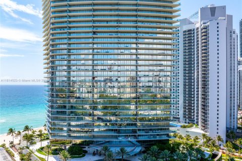 Condominio en venta en Sunny Isles Beach, Florida, 3 dormitorios, 210.98 m2 № 1766685 - foto 2