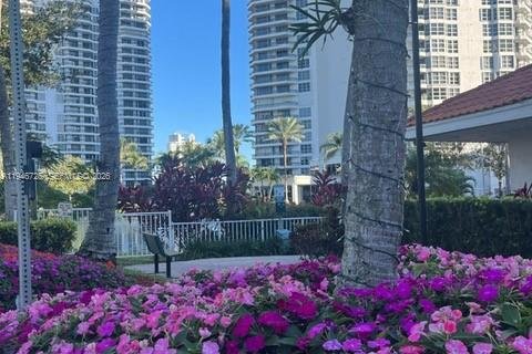 Condominio en venta en Aventura, Florida, 2 dormitorios, 109.72 m2 № 2003740 - foto 3