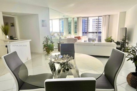 Condominio en venta en Aventura, Florida, 2 dormitorios, 109.72 m2 № 2003740 - foto 13