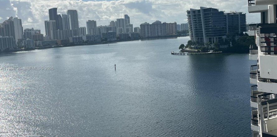 Condominio en Aventura, Florida, 2 dormitorios  № 2003740