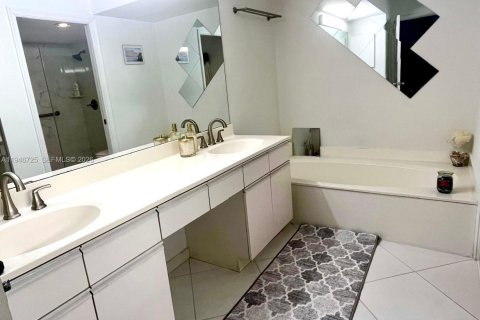 Condominio en venta en Aventura, Florida, 2 dormitorios, 109.72 m2 № 2003740 - foto 21