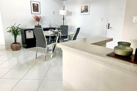 Condominio en venta en Aventura, Florida, 2 dormitorios, 109.72 m2 № 2003740 - foto 12