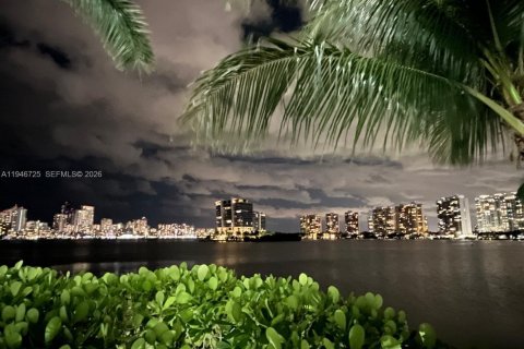 Condominio en venta en Aventura, Florida, 2 dormitorios, 109.72 m2 № 2003740 - foto 27