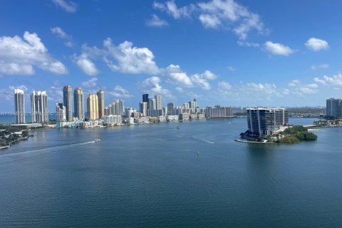 Condominio en venta en Aventura, Florida, 2 dormitorios, 109.72 m2 № 2003740 - foto 2