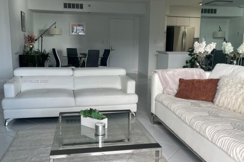 Condominio en venta en Aventura, Florida, 2 dormitorios, 109.72 m2 № 2003740 - foto 17