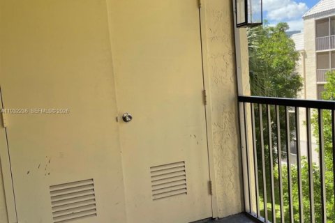 Copropriété à louer à Doral, Floride: 1 chambre, 75.25 m2 № 1996619 - photo 17