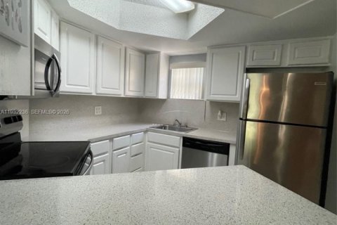 Copropriété à louer à Doral, Floride: 1 chambre, 75.25 m2 № 1996619 - photo 8