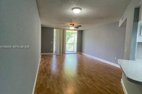 Copropriété à louer à Doral, Floride: 1 chambre, 75.25 m2 № 1996619 - photo 3