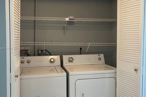 Copropriété à louer à Doral, Floride: 1 chambre, 75.25 m2 № 1996619 - photo 15