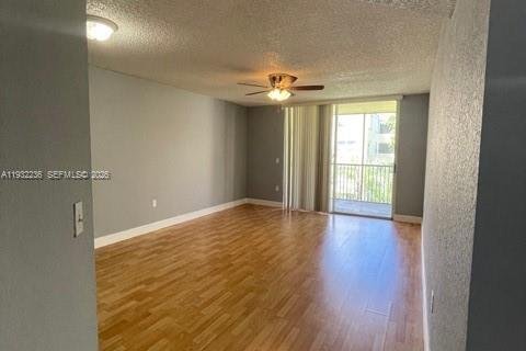 Copropriété à louer à Doral, Floride: 1 chambre, 75.25 m2 № 1996619 - photo 12