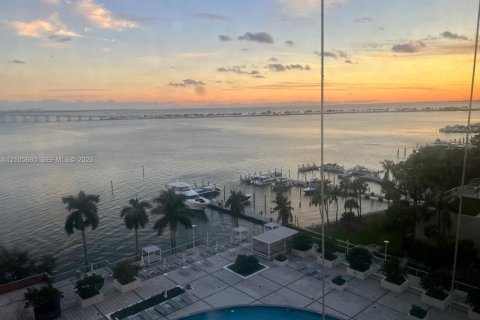 Copropriété à louer à Miami, Floride: 2 chambres, 152.36 m2 № 2414473 - photo 11