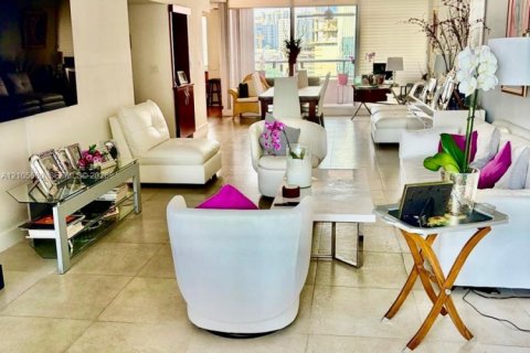 Copropriété à louer à Miami, Floride: 2 chambres, 152.36 m2 № 2414473 - photo 3