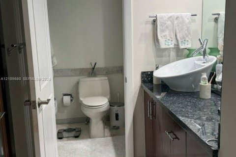Copropriété à louer à Miami, Floride: 2 chambres, 152.36 m2 № 2414473 - photo 20