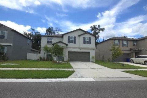 House in Zephyrhills, Florida 6 bedrooms, 287.25 sq.m. № 2351623