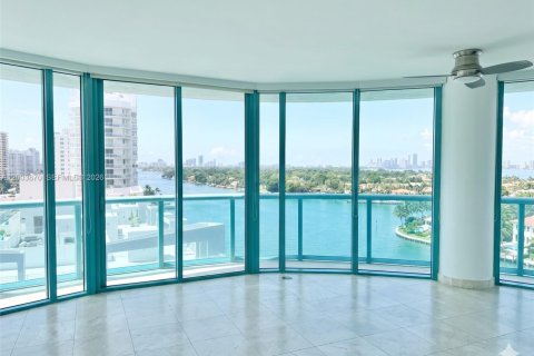 Кондоминиум с 2 спальнями в Майами-Бич, Флорида № 2069347