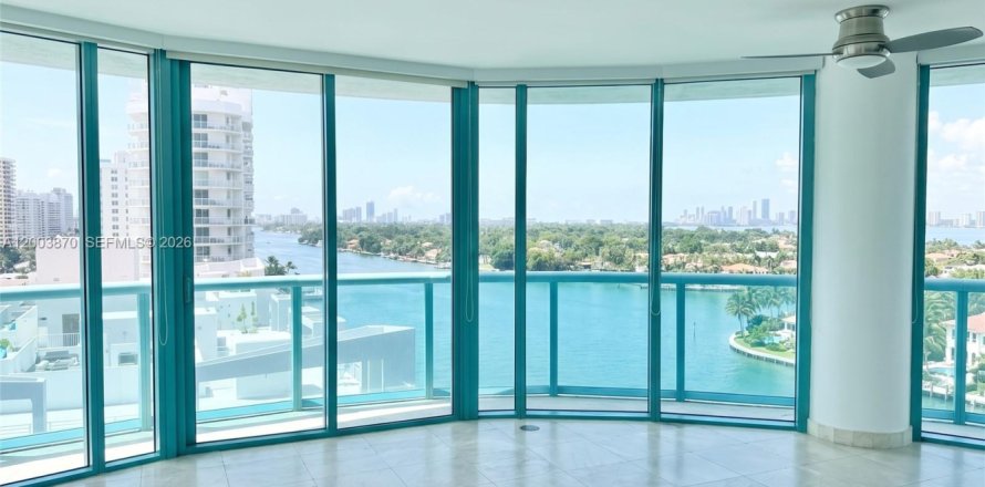 Кондоминиум с 2 спальнями в Майами-Бич, Флорида № 2069347