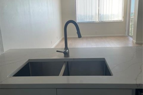 Снять в аренду кондоминиум в Сент-Питерсберг, Флорида 1 комната, 72.46м2, № 2155652 - фото 7