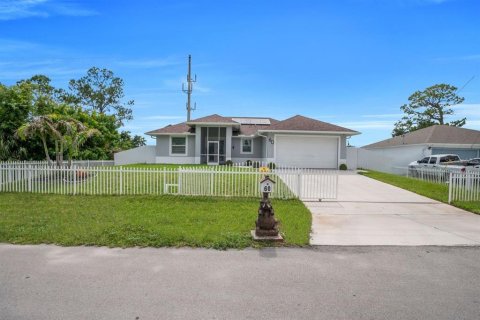 House in Lehigh Acres, Florida 3 bedrooms, 142.79 sq.m. № 2109758