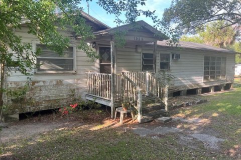 House in Ocala, Florida 2 bedrooms, 118.54 sq.m. № 1684697 - photo 1