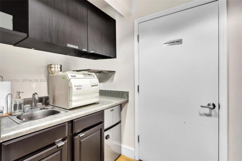 Commercial property in Coral Gables, Florida № 1993333 - photo 26